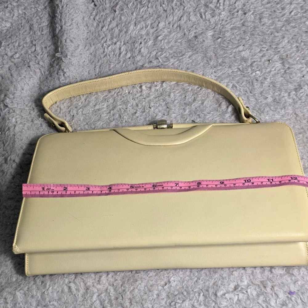 Triangle New York‎ Vintage MCM Handbag Leather Lined Cream Gold Kiss Lock